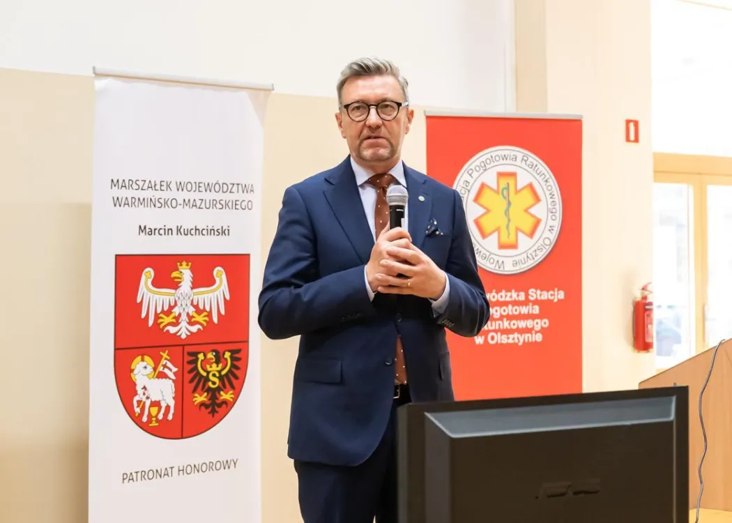 Rektor podczas seminarium dla ratowników medycznych 