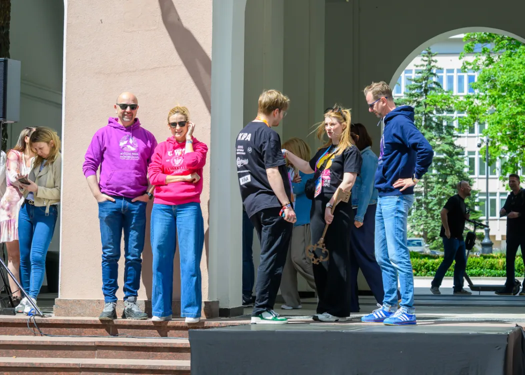 Kortowiada 2026: pracownicy pod rektoratem