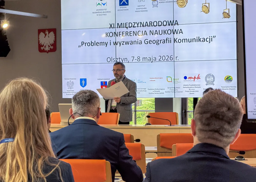 Konferencja geografia komunikacji: przemawia gość