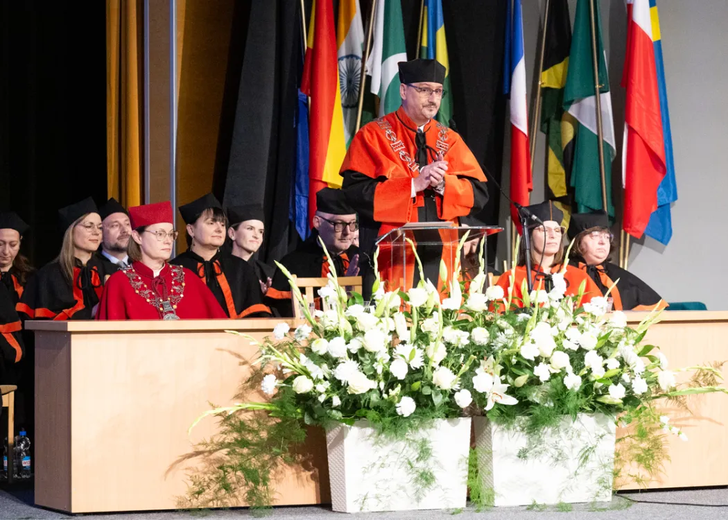 Biały Fartuch 2026 na UWM: prof. Leszek Gromadziński przemawia