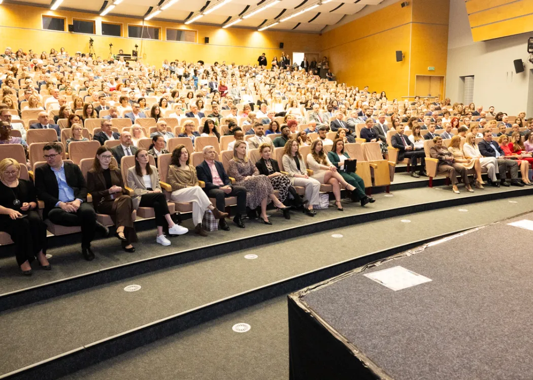 Biały Fartuch 2026 na UWM: widok na siedzących gości