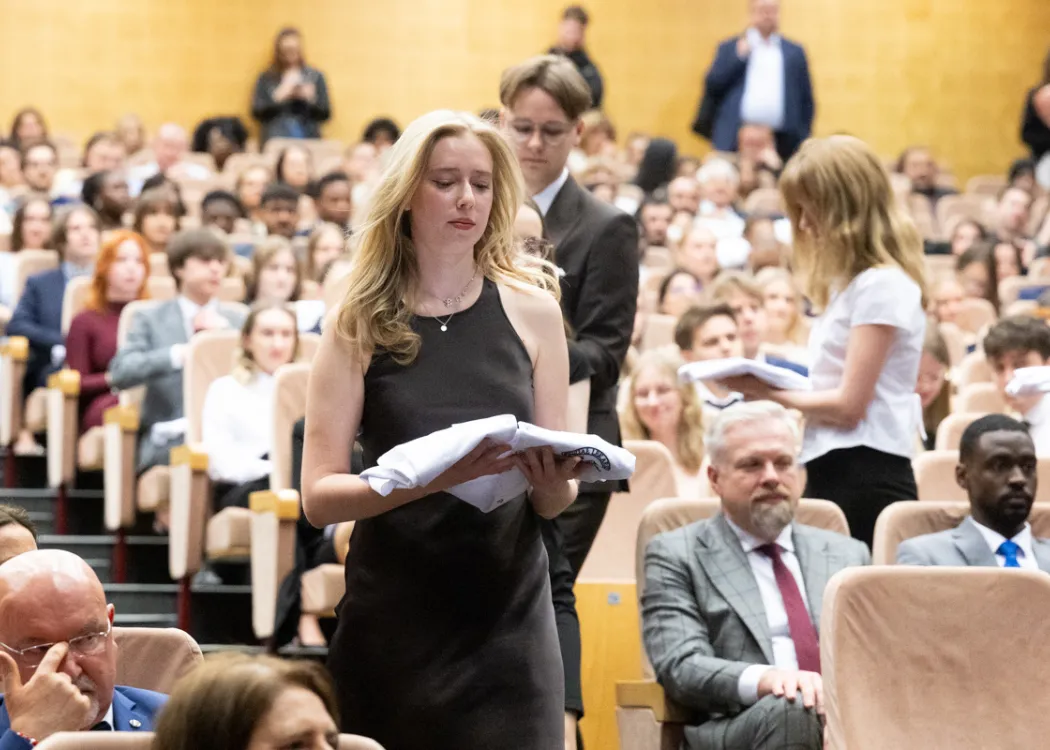 Biały Fartuch 2026 na UWM: studenci niosą swoje fartuchy