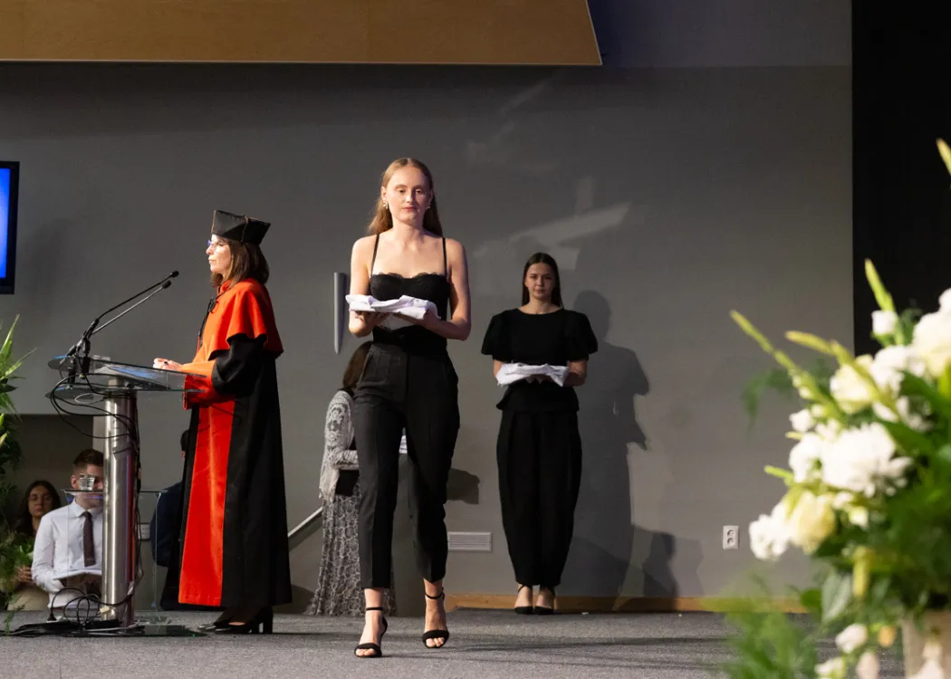 Biały Fartuch 2026 na UWM: studenci niosą swoje fartuchy