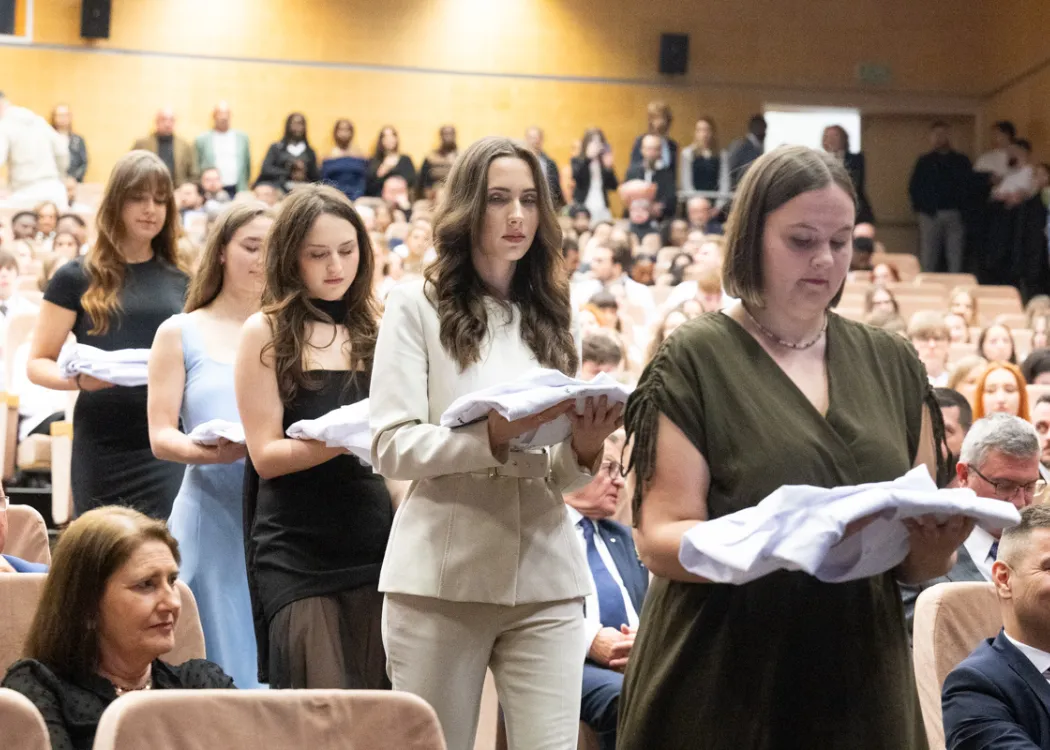 Biały Fartuch 2026 na UWM: studenci niosą swoje fartuchy