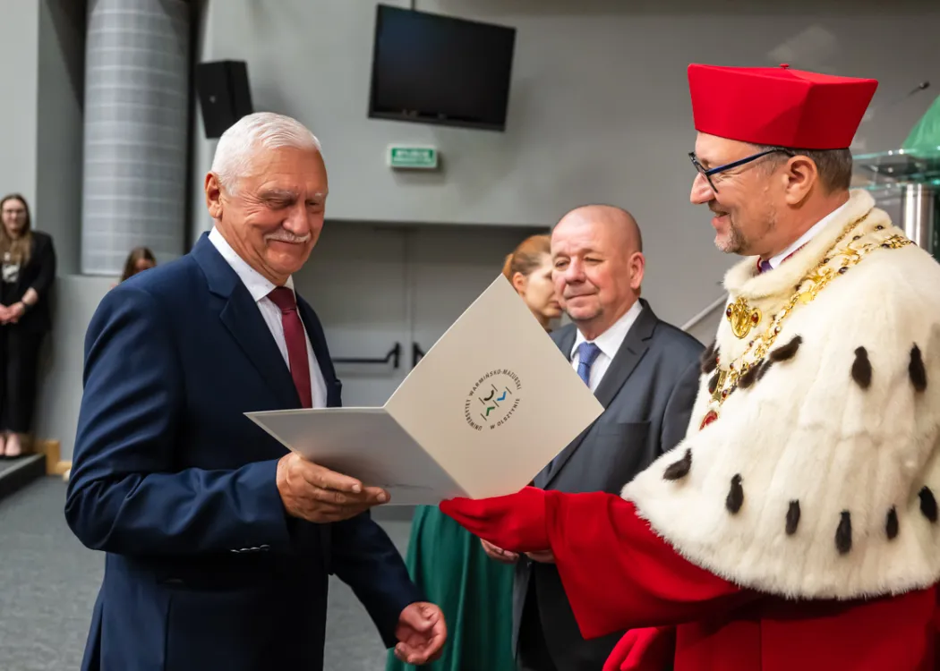 rozdanie dyplomów na Wydziale Medycyny Weterynaryjnej UWM