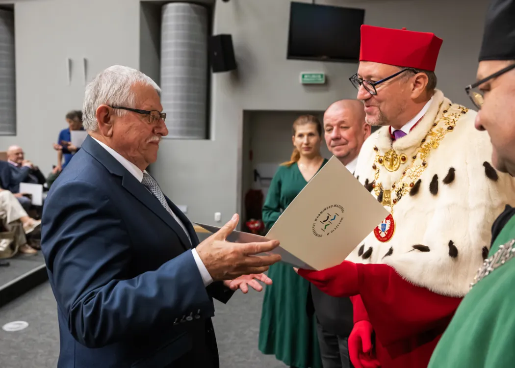 rozdanie dyplomów na Wydziale Medycyny Weterynaryjnej UWM