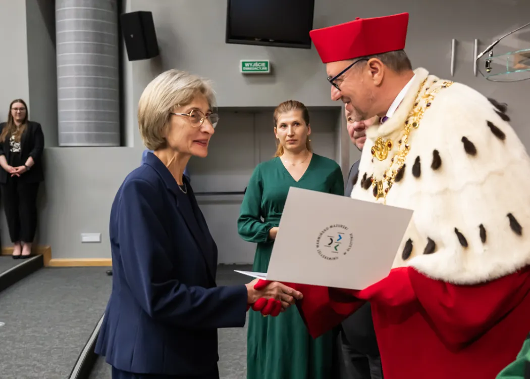 rozdanie dyplomów na Wydziale Medycyny Weterynaryjnej UWM