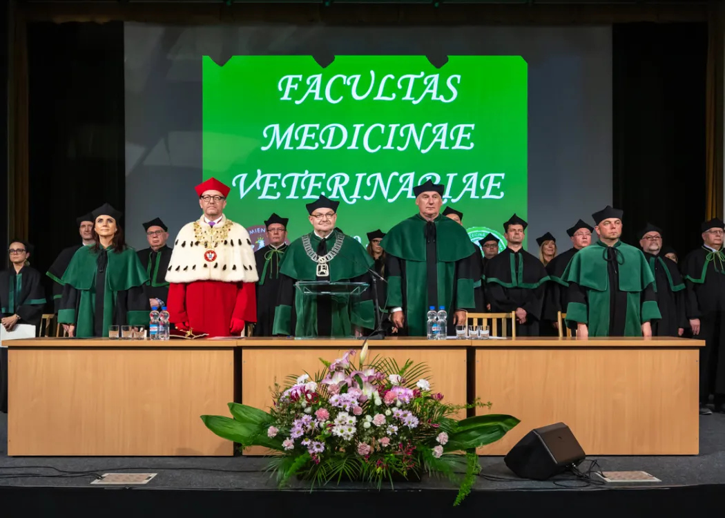 rozdanie dyplomów na Wydziale Medycyny Weterynaryjnej UWM