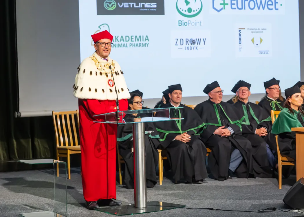 rozdanie dyplomów na Wydziale Medycyny Weterynaryjnej UWM