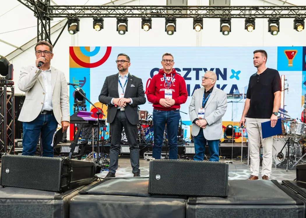 Uczestnicy Olsztyn LOVE Nauka: otwarcie ze sceny 