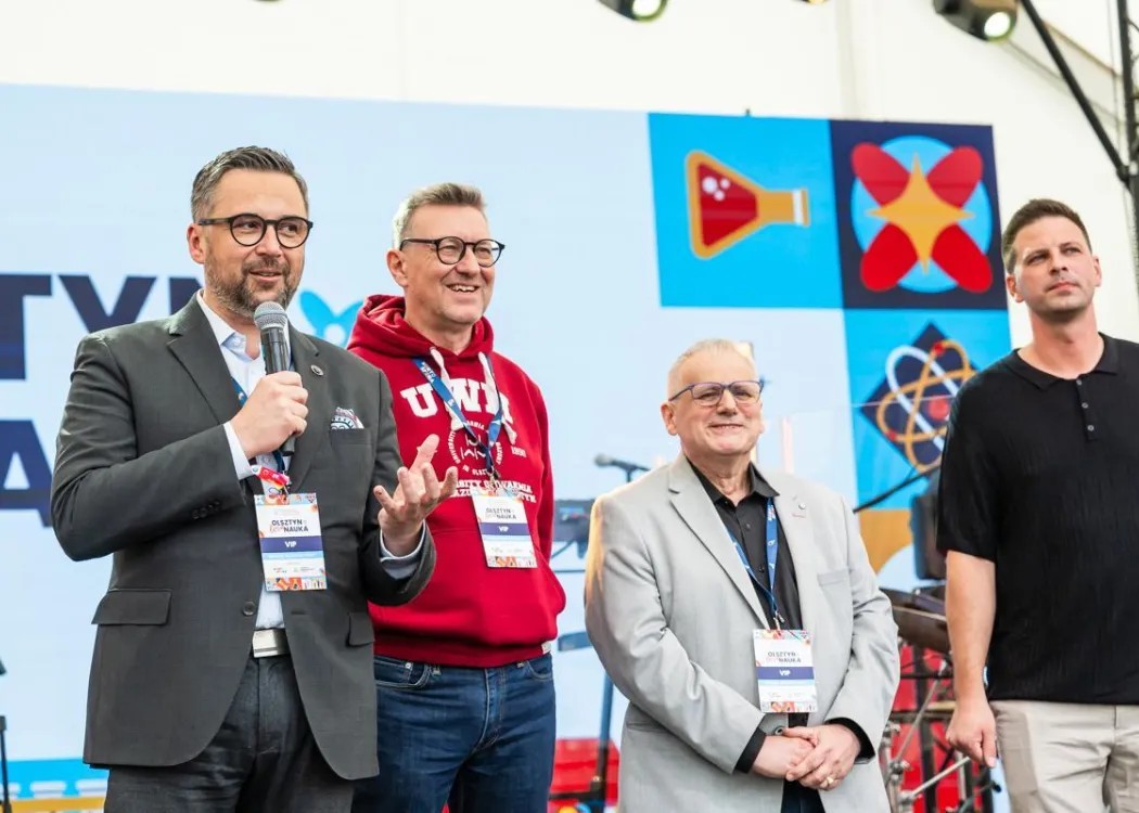 Uczestnicy Olsztyn LOVE Nauka: minister przemawia
