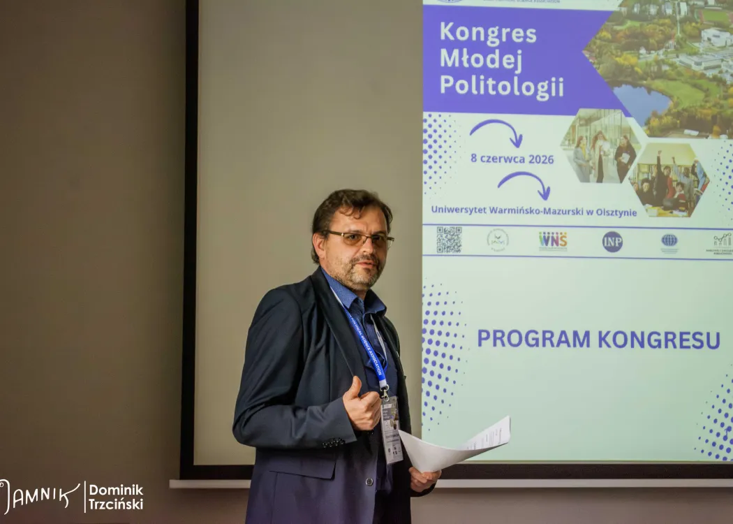 I Kongres Młodej Politologii PTNP: jeden z prelegentów podczas swojej prelekcji 