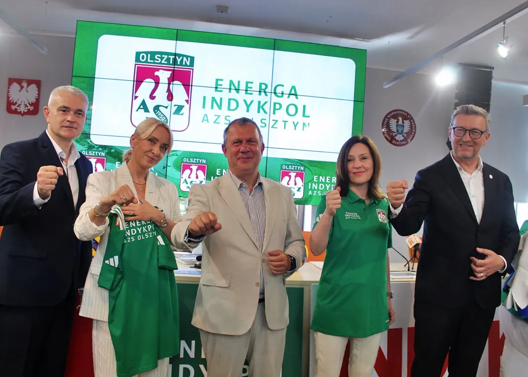 Uczestnicy konferencji prasowej, podczas której przedstawiono nowego sponsora siatkarskiej drużyny z UWM