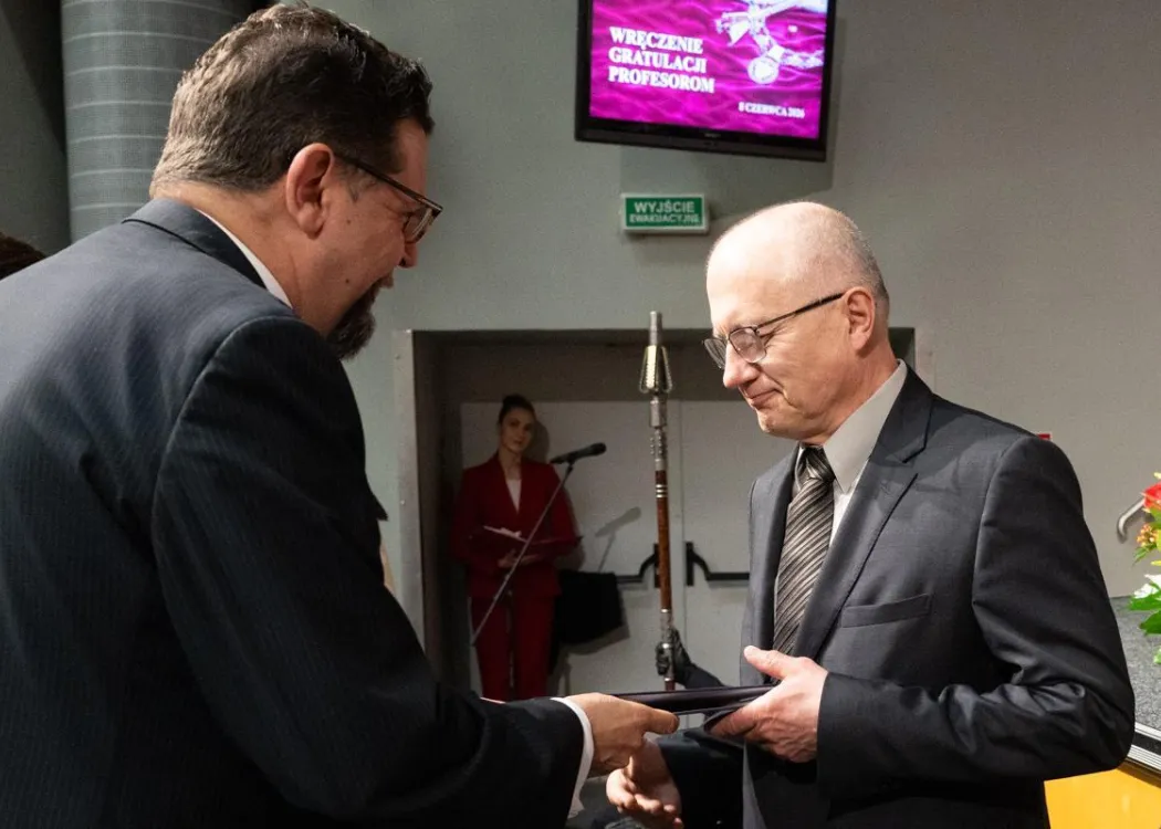 Święto Uniwersytetu 2026: wyróżnione osoby odbierają nagrody