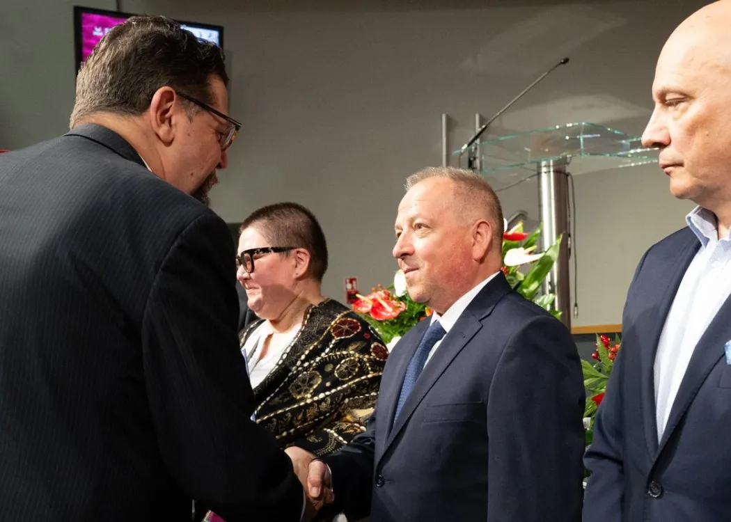 Święto Uniwersytetu 2026: pracownik UWM odbiera nominację profesorską