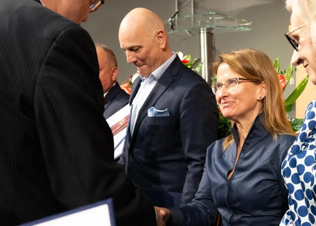 Święto Uniwersytetu 2026: pracownik UWM odbiera nominację profesorską