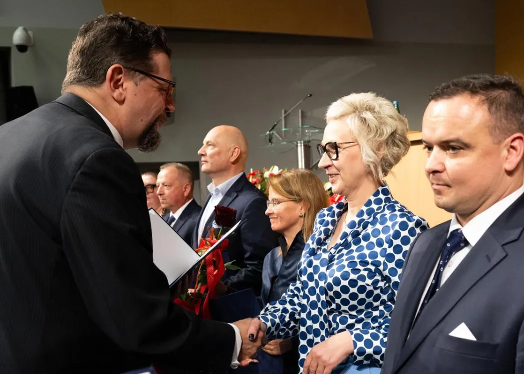 Święto Uniwersytetu 2026: wyróżnione osoby odbierają nagrody