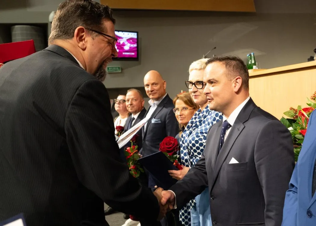 Święto Uniwersytetu 2026: wyróżnione osoby odbierają nagrody