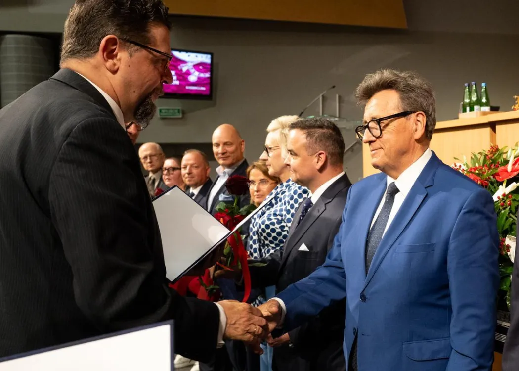 Święto Uniwersytetu 2026: wyróżnione osoby odbierają nagrody