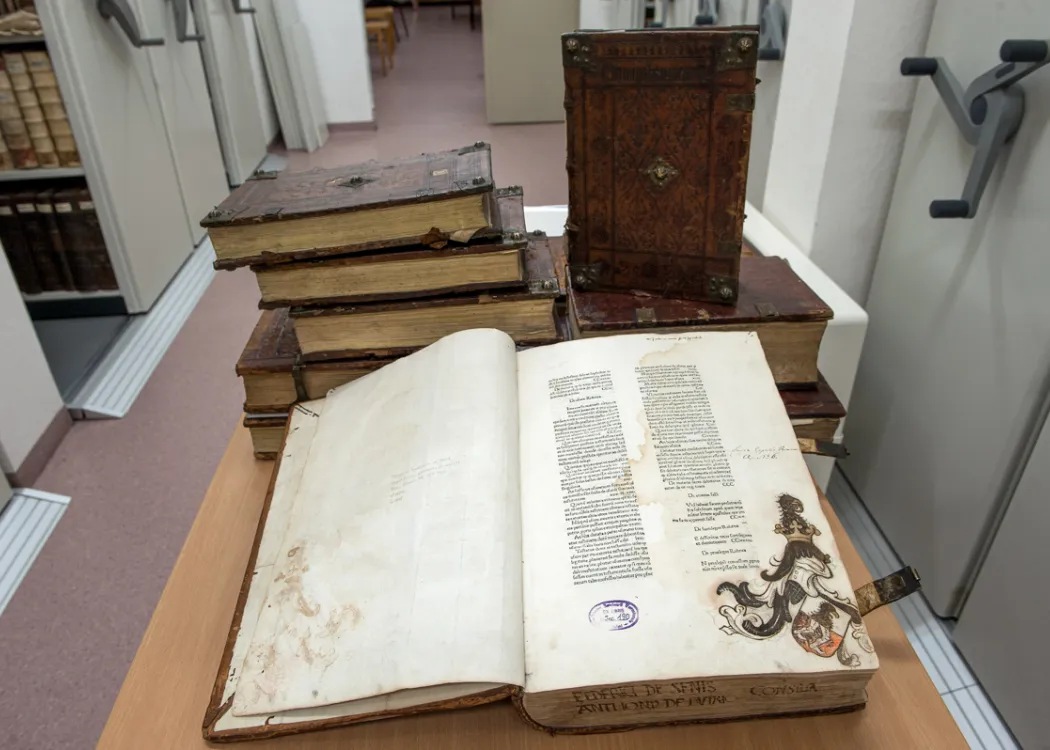 księgi z biblioteki Hosianum
