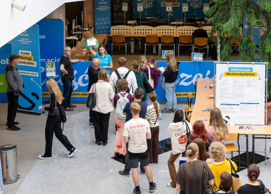 Strefa Kandydata UWM 2026: kandydaci na studia stoją w kolejce