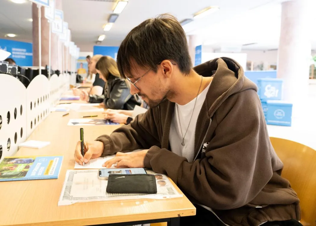 Strefa Kandydata UWM 2026: kandydat na studia wypełnia dokumenty