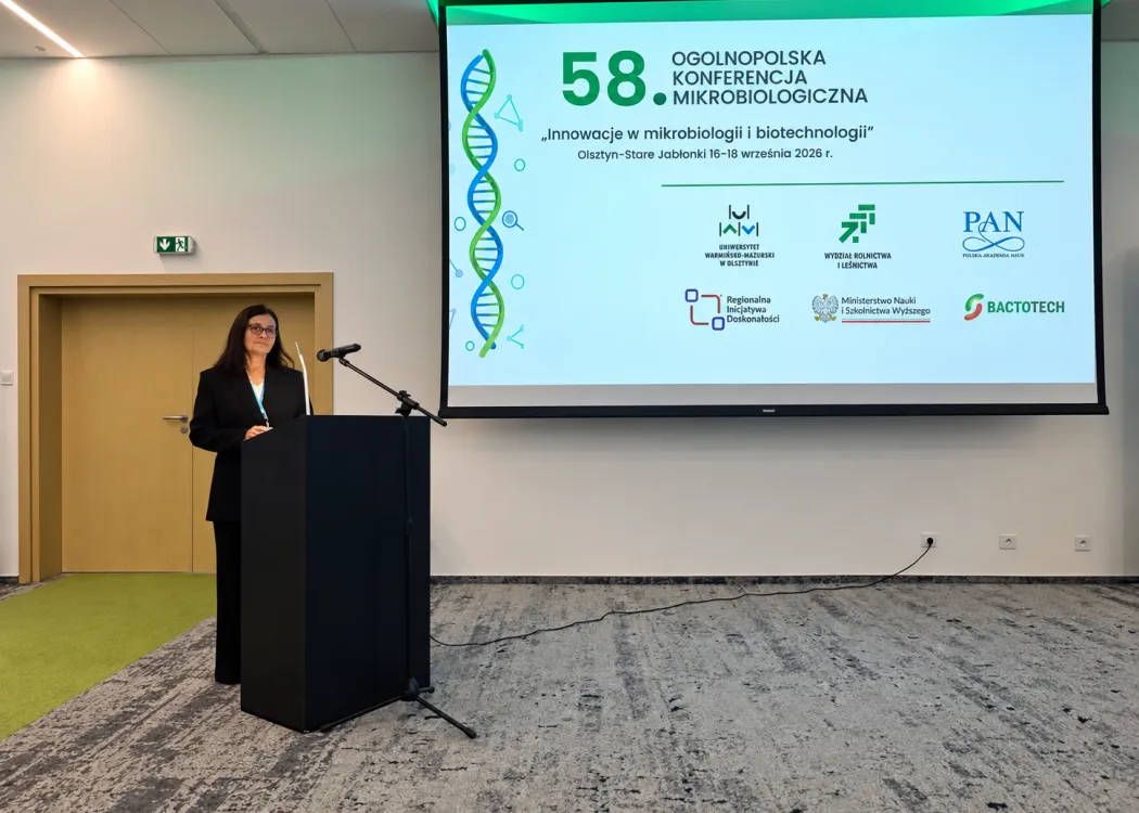 Prof. Jadwiga Wyszkowska przemawia podczas 58. Ogólnopolskiej Konferencji Mikrobiologicznej