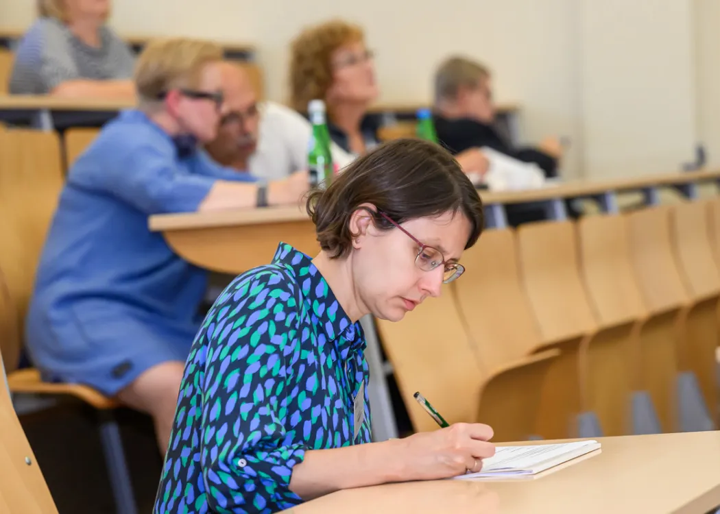 VIII Międzynarodowa Konferencja Komisji Socjolingwistyki: uczestniczka notuje