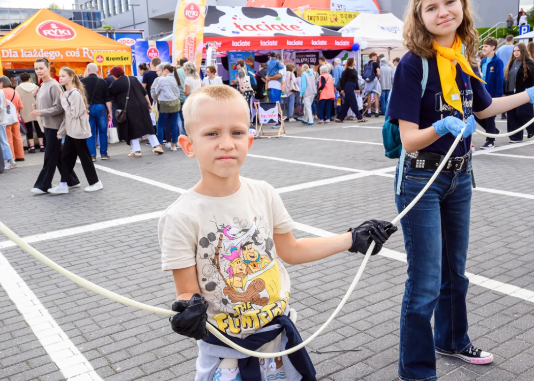 11. Święto Sera: rozciąganie mozzarelli 
