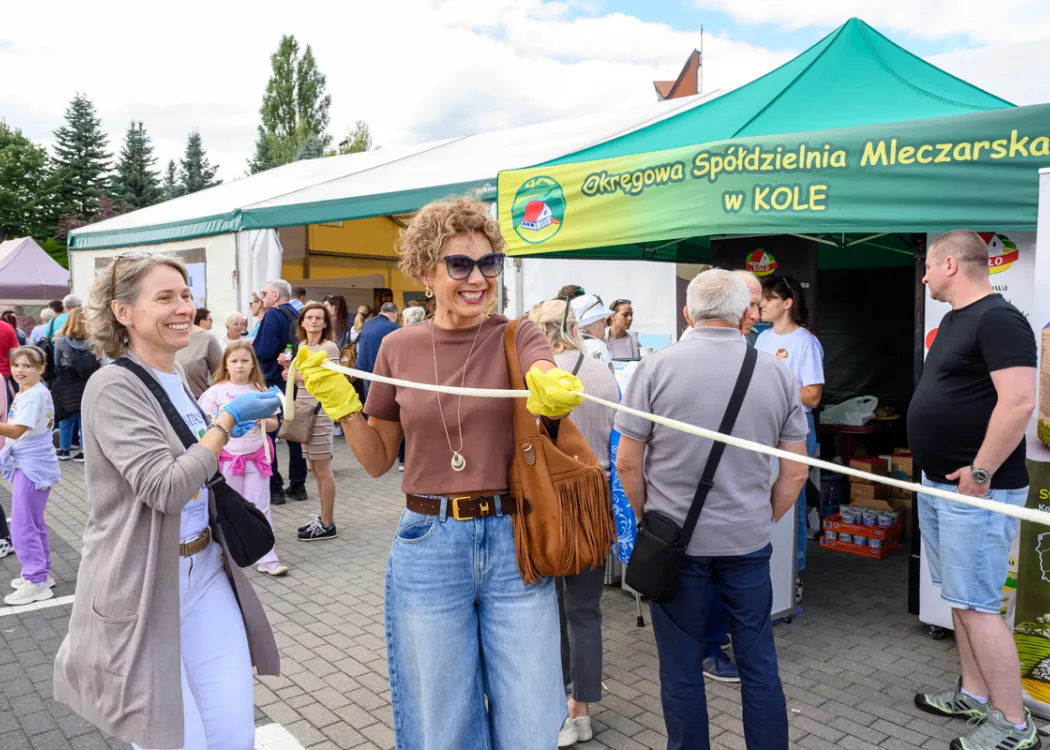 11. Święto Sera: rozciąganie mozzarelli 