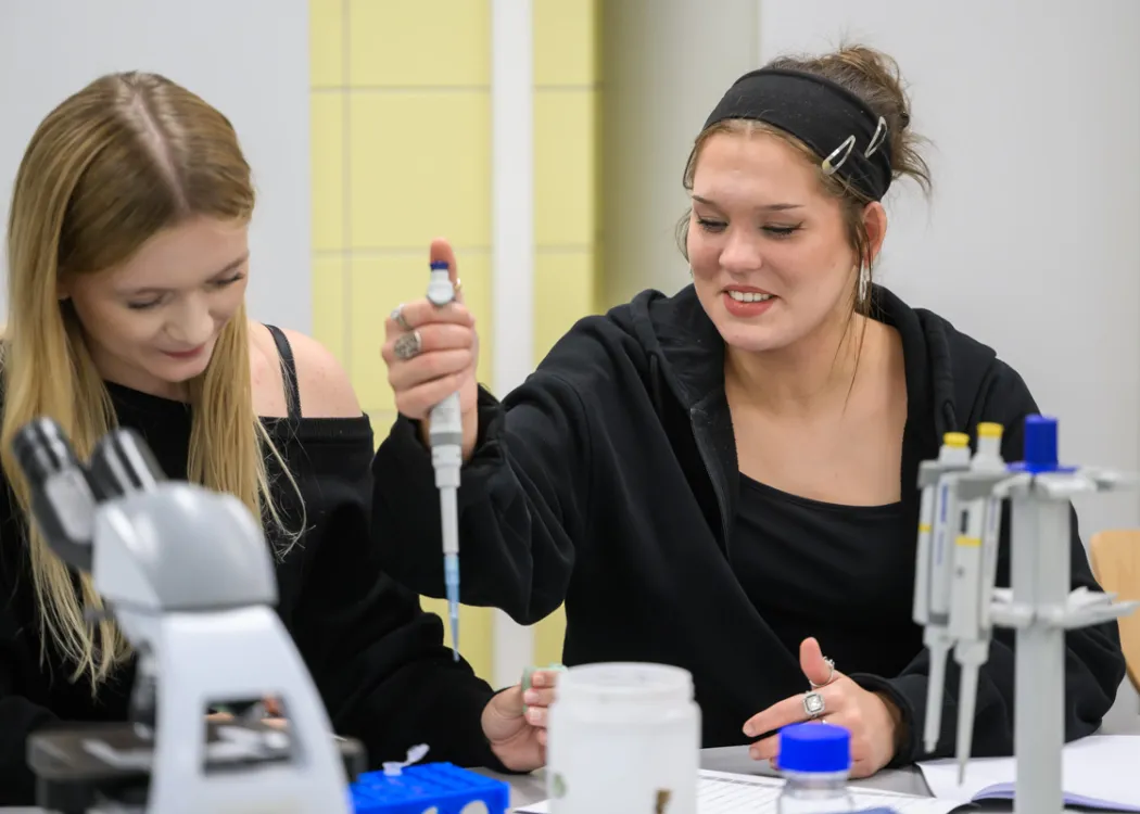 Tydzień z Nauką: uczestniczki w laboratorium