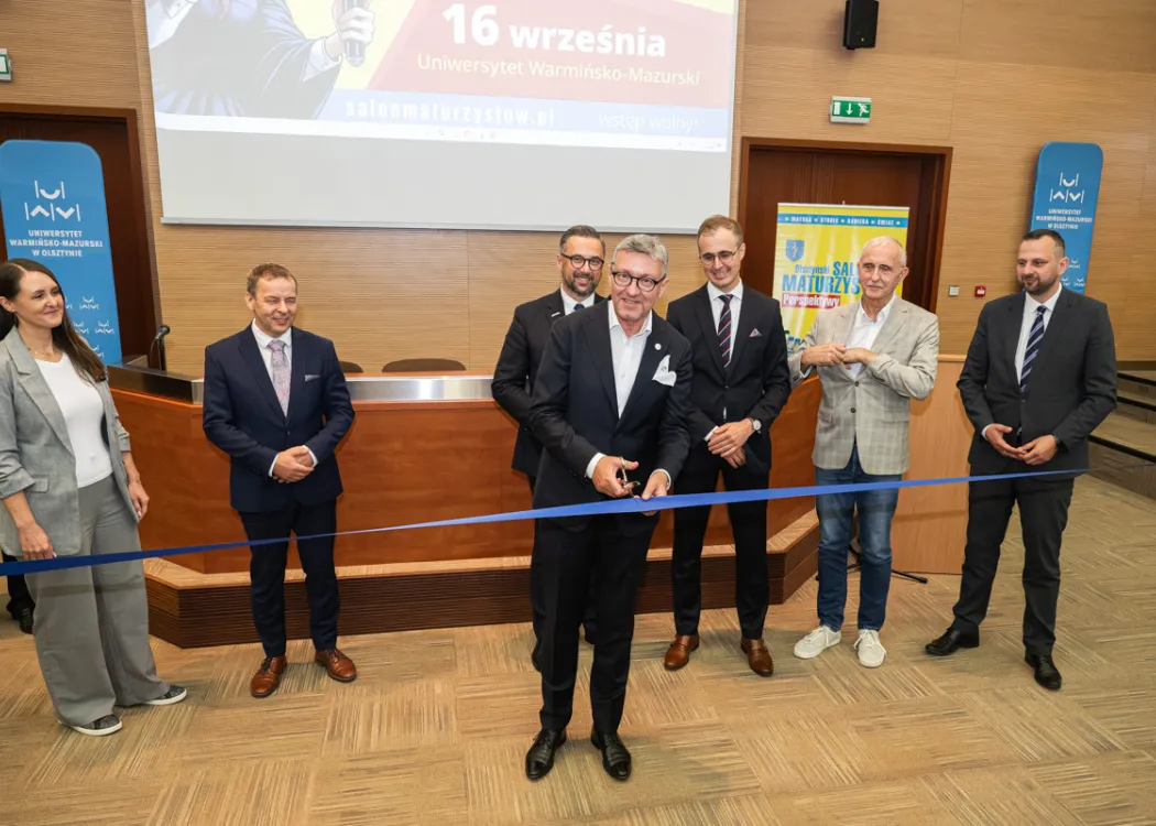 Salon Maturzystów 2026: rektor UWM przecina wstęgę