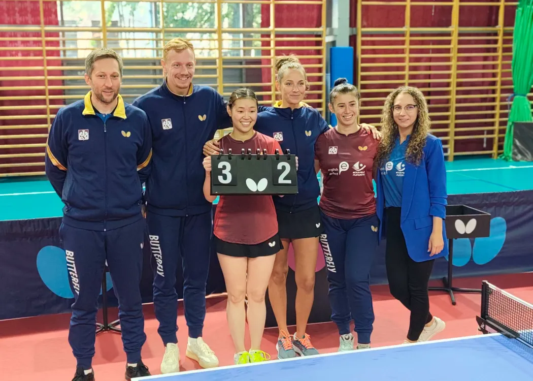 Od lewej stoją: Michał Ogrodniczak, Jacek Świtalski, Kana Hanai, Daria Łuczakowska, Gaia Monfardini i Joanna Ryba