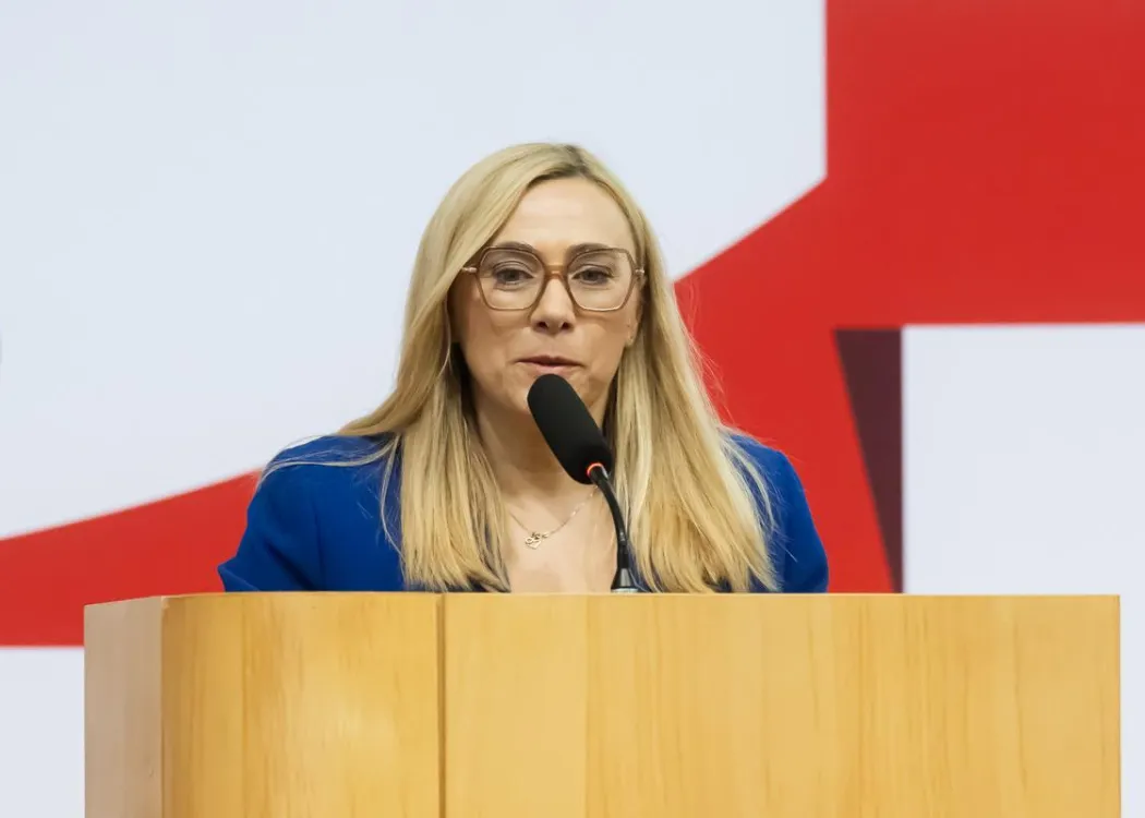 Konferencja „Żywność – bezpieczeństwo, jakość, zdrowie”: dziekan Wydziału Nauki o Żywności Justyna Żulewska przemawia na mównicy
