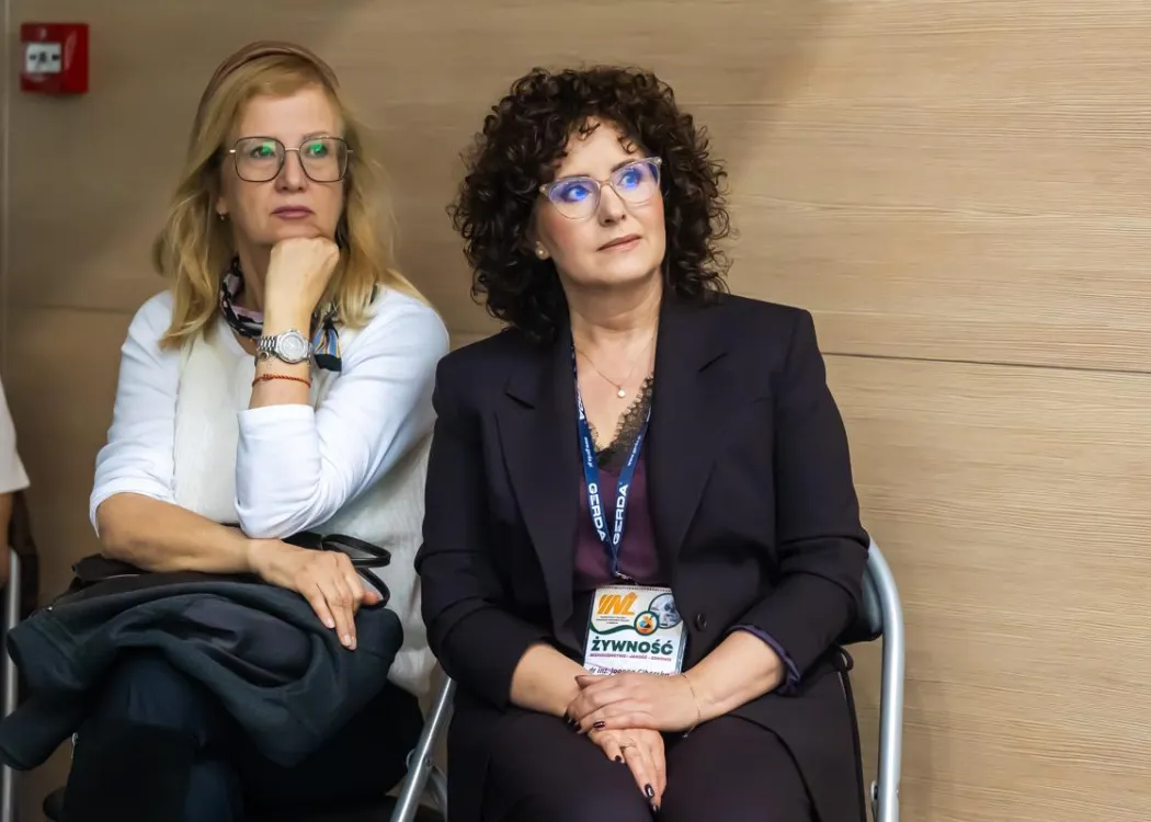 Konferencja „Żywność – bezpieczeństwo, jakość, zdrowie”: uczestniczki konferencji słuchają wystąpień