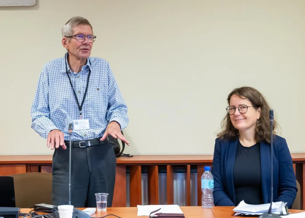 Patrick Parrinder i Halszka Leleń podczas otwarcia konferencji poświęconej Wellsowi