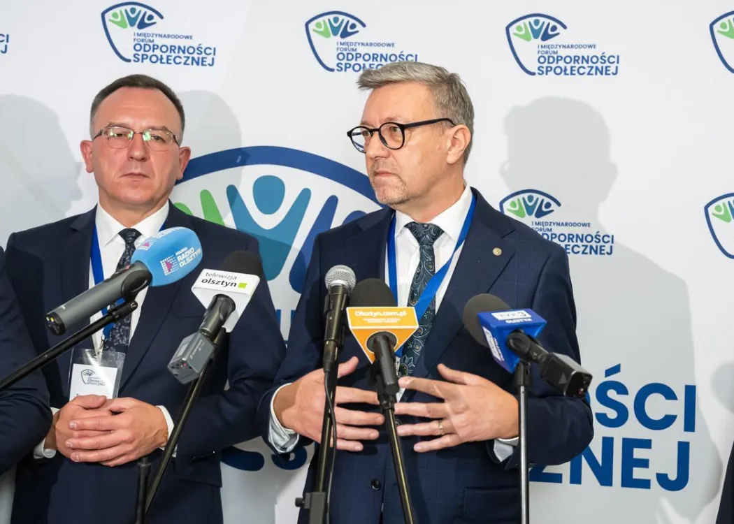 I Międzynarodowe Forum Odporności Społecznej: rektor prof. Jerzy Przyborowski podczas brifiengu prasowego