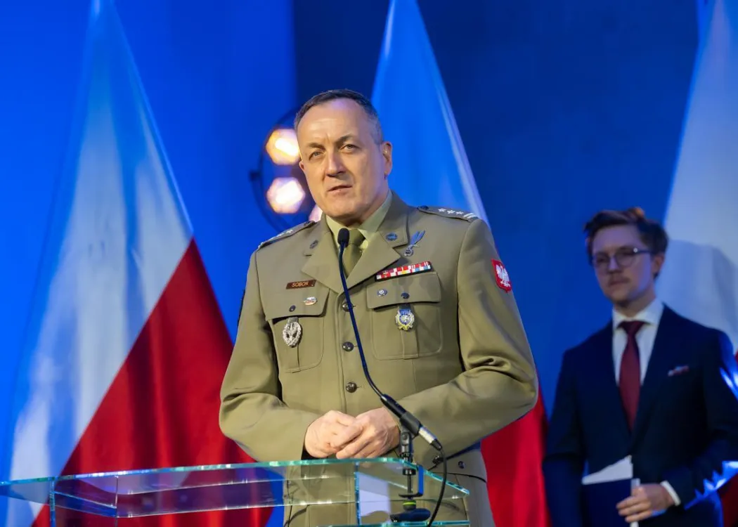I Międzynarodowe Forum Odporności Społecznej: przedstawiciel wojska przemawia podczas otwarcia