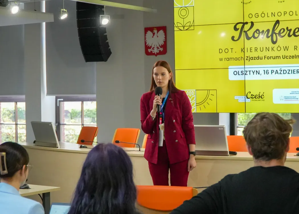 Konferencja dotycząca kierunków rolniczych: panelistka