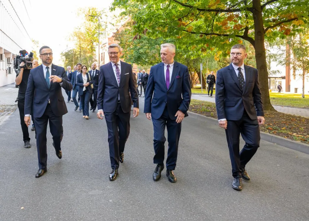 Władze rektorskie i wydziałowe podczas otwarcia nowych budynków Wydziału Geoinżynierii i Wydziału Nauk Ekonomicznych