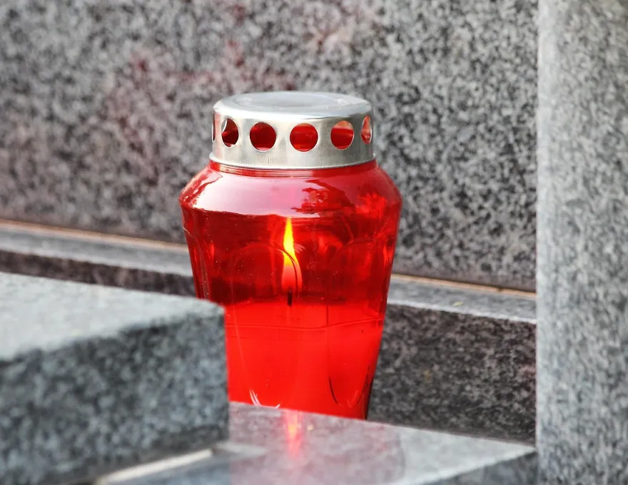 znicz cmentarny, fot. pixabay.com