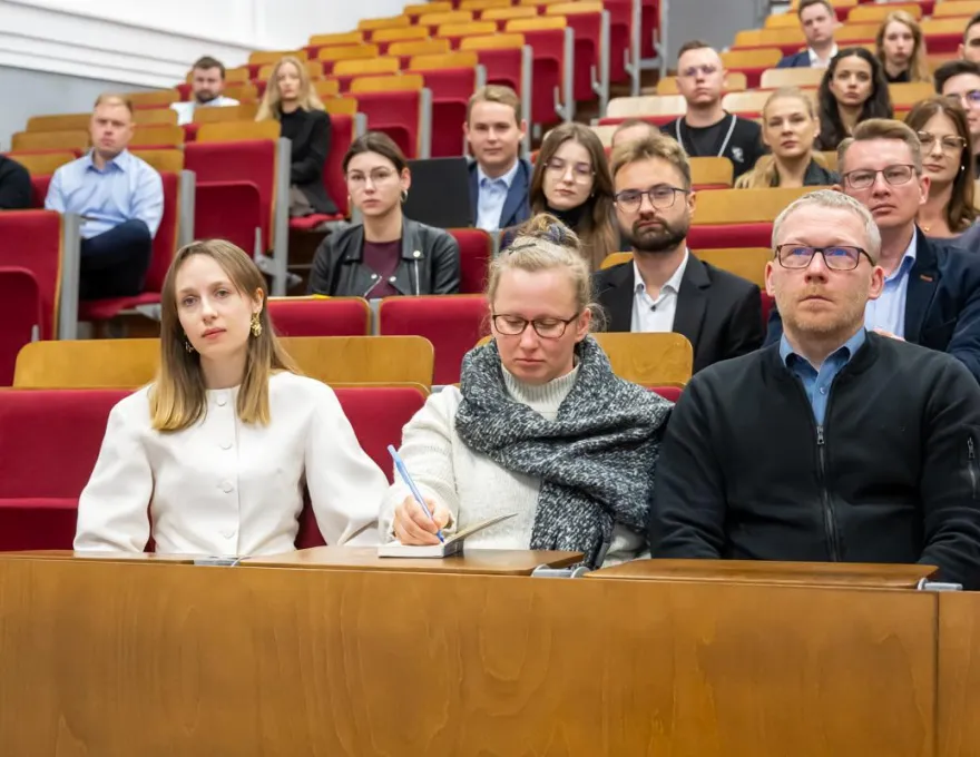 zdjęcie przedstawia doktorantów Szkoły Doktorskiej UWM, którzy biorą udział w jednym ze spotkań