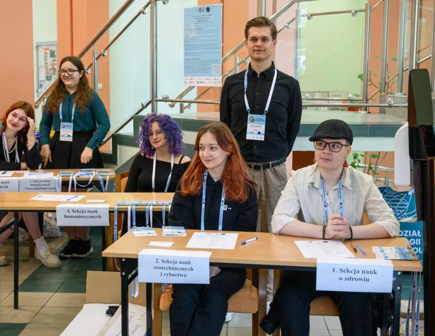 Zdjęcie przedstawia studentów biorących udział w 54. edycji Międzynarodowego Seminarium Kół Naukowych 