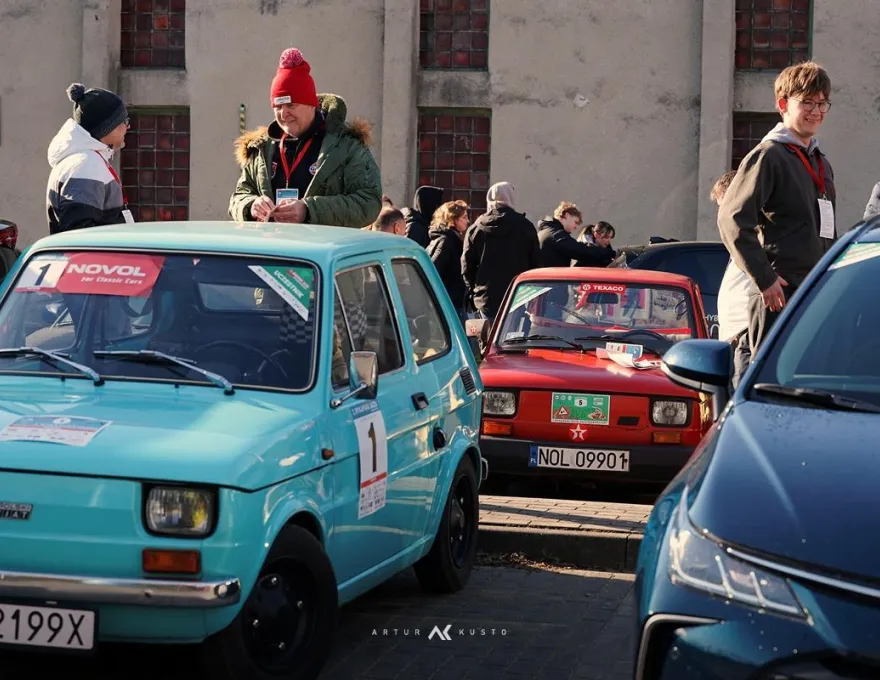 zdjęcie z III Wykapanej Jazdy Oszczędnościowej, samochody przed startem