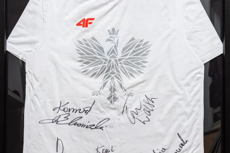 koszulka z podpisami 