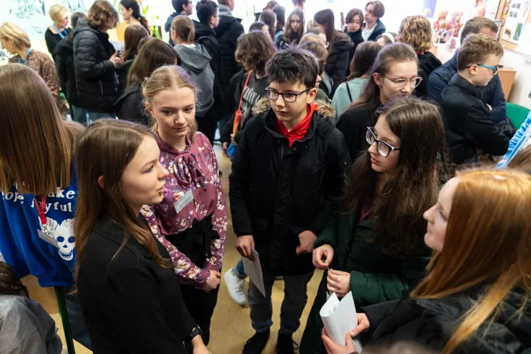 Uczniowie podczas Dnia Kandydata w XII LO