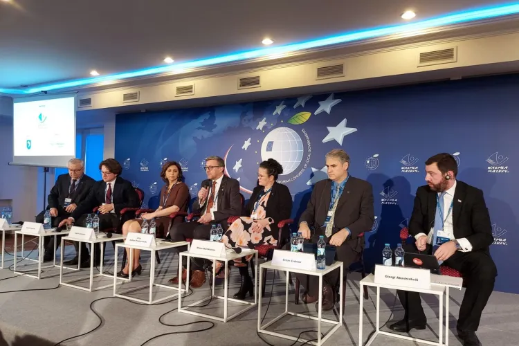 Prof.  Jerzy Przyborowski wraz z uczestnikami panelu podczas VIII Kongresu Samorządów w Mikołajkach