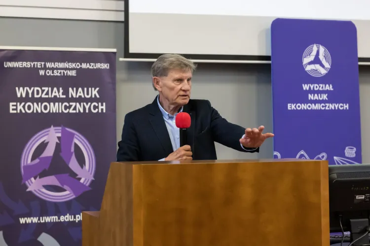 prof. Balcerowicz na mównicy