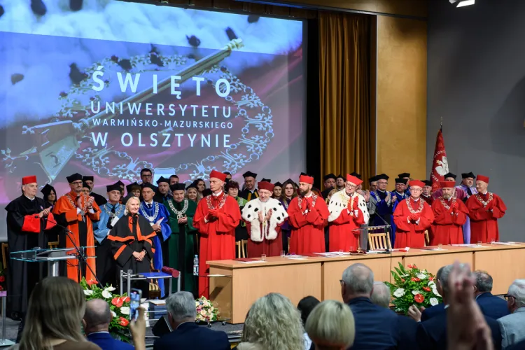 Święto UWM 2023: Prof. Maria Siemionow, rektorzy i członkowie Senatu