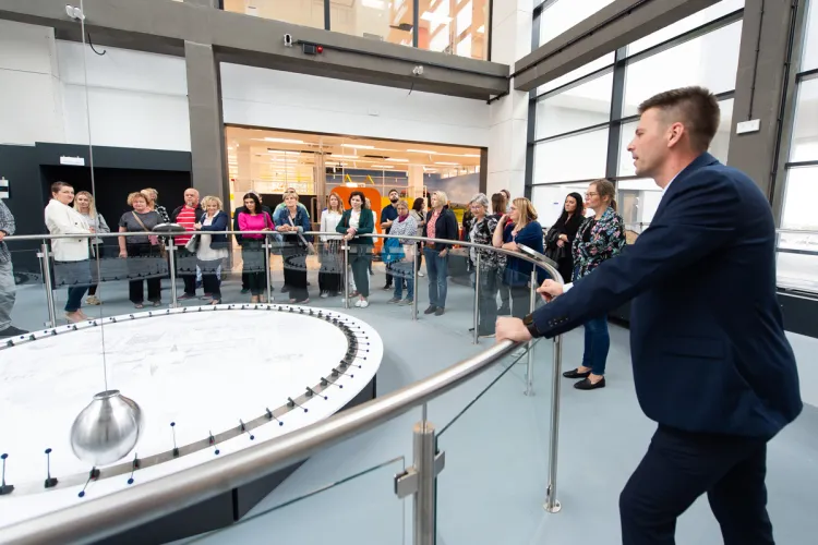 Kortosfera prezentuje swoją ofertę nauczycielom i dziennikarzom